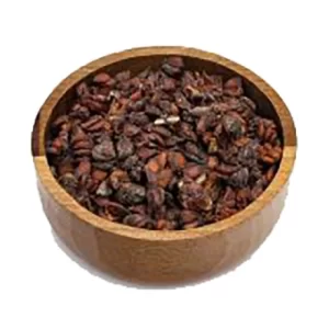 به دانه ریخته شده در ظرف